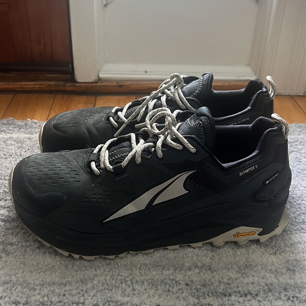 Altra Olympus 5, Gortex Waterproof Trail Runners. Mens 10 (US)